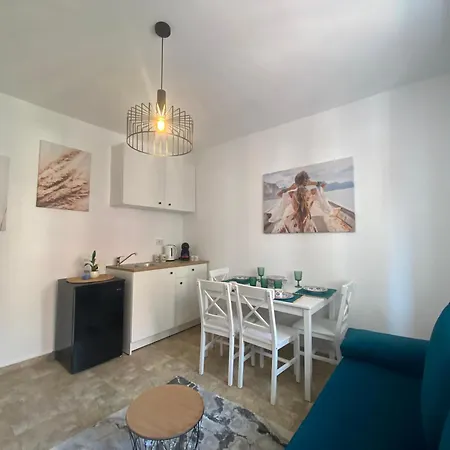 Toni House 407